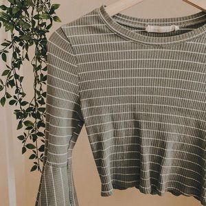 dressup boutique bell-sleeve crop top